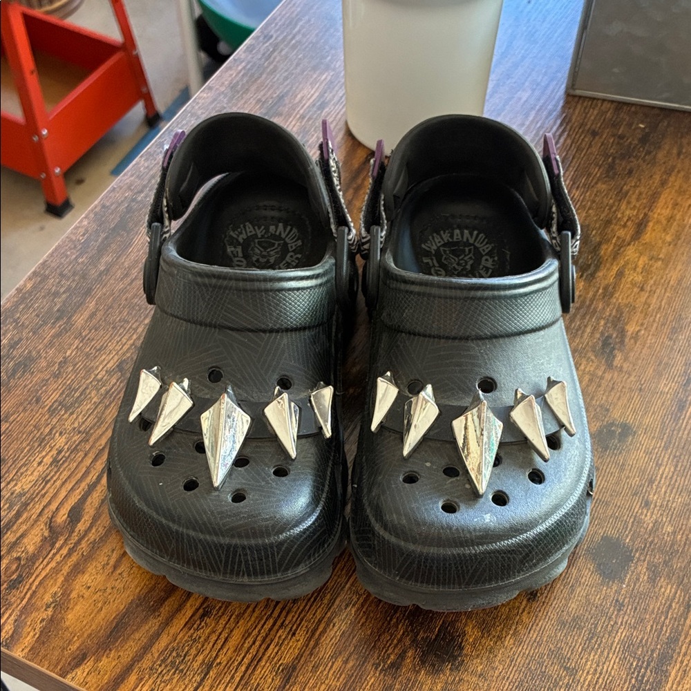CROCS Kids Black Panther Clogs